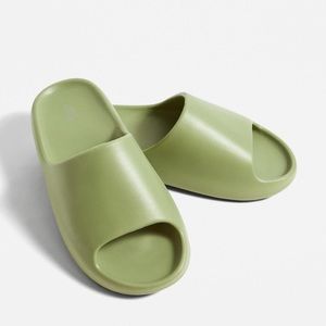 adidas slides urban outfitters